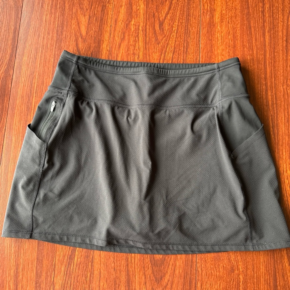 Athleta Black Action Skort in Dobby. 14.5” size small